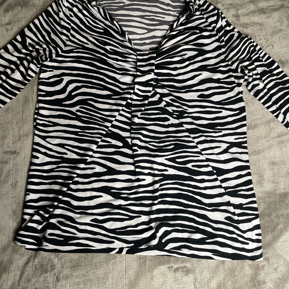 Jones New York Black and White Patterned Blouse